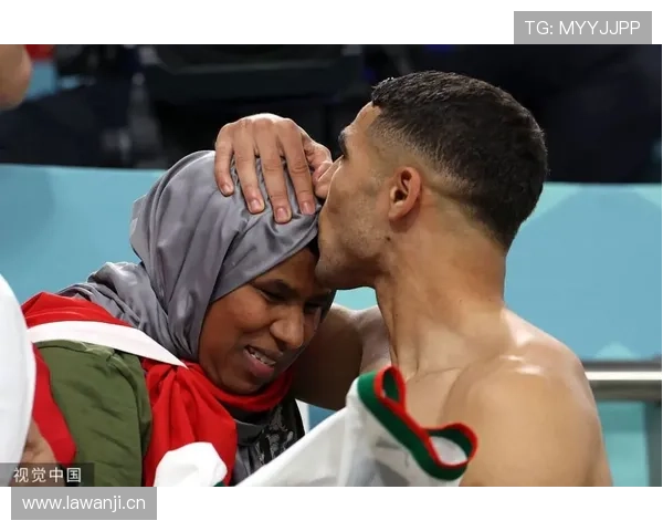 阿什拉夫转会费总和创纪录,足球市场动态引发关注与讨论 阿什拉夫转会费总和创纪录,足球市场动态引发关注与讨论